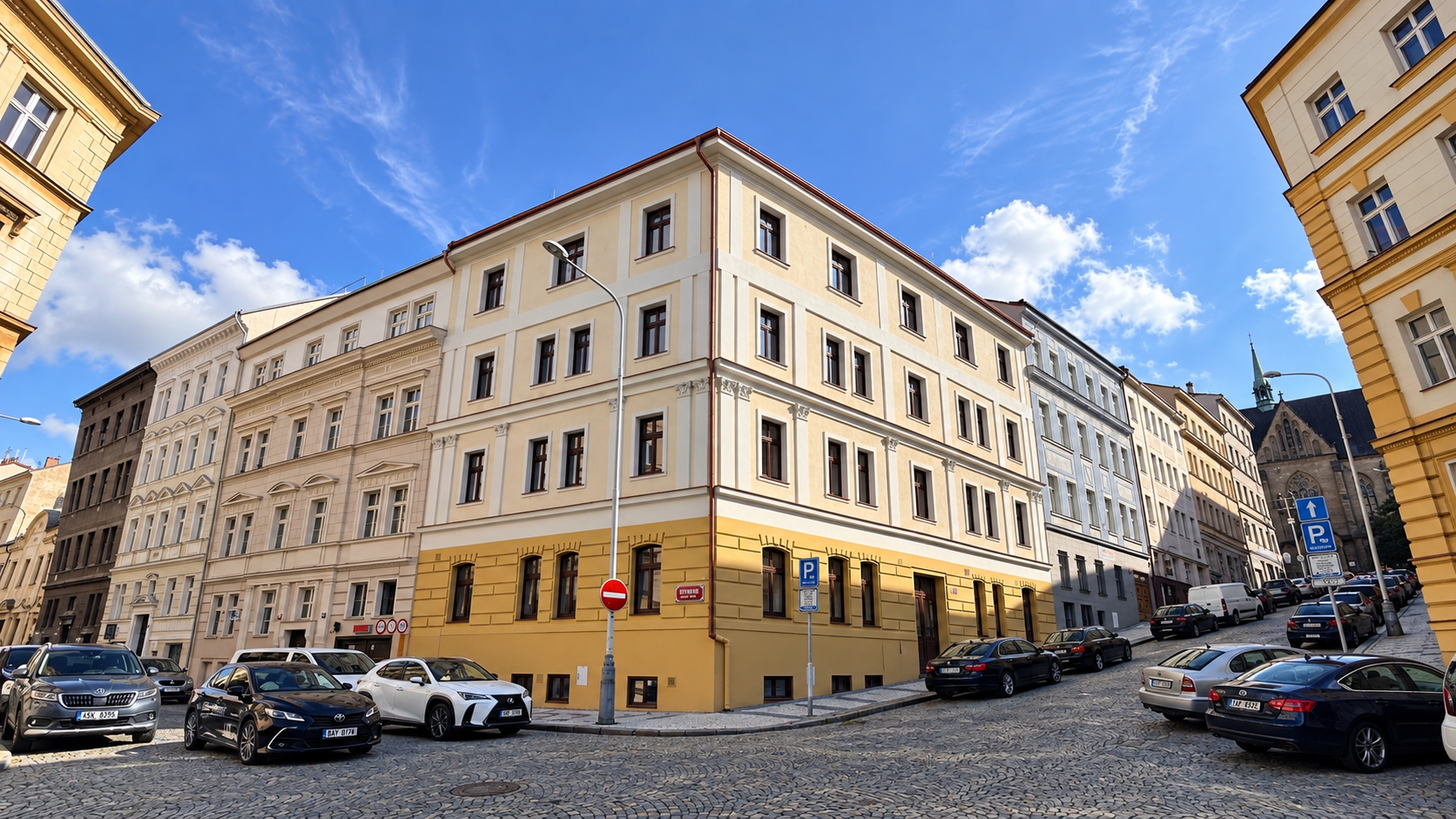 Budova — pohled z pavlače